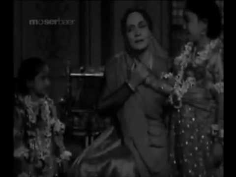 Jhoolna Jhulaye Maiya Lyrics Lyrics