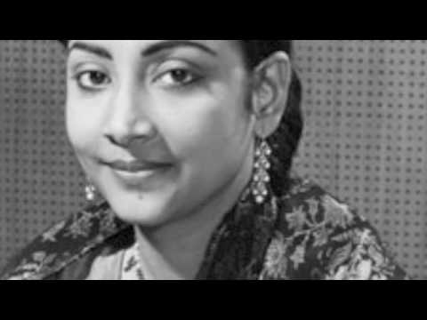 Bich Ghunghat Kaise Kah Doon Lyrics Lyrics