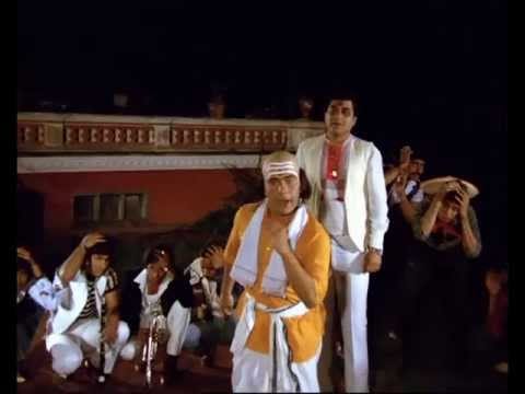 Bambai Se Aaya Tera Dost Lyrics Lyrics