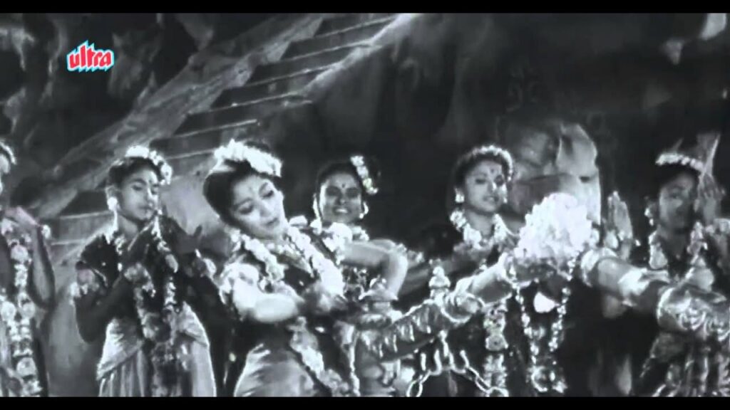 Taaro Ke Paalne Mein Jhule Lyrics Lyrics