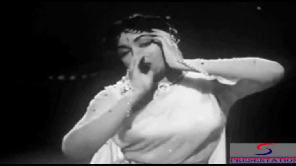 Chalo Le Chaloon Main Taron Mein Lyrics Lyrics