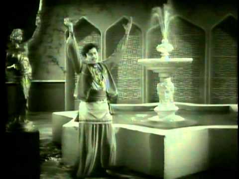 Jinki Tasveer Nigahon Mein Liye Lyrics Lyrics
