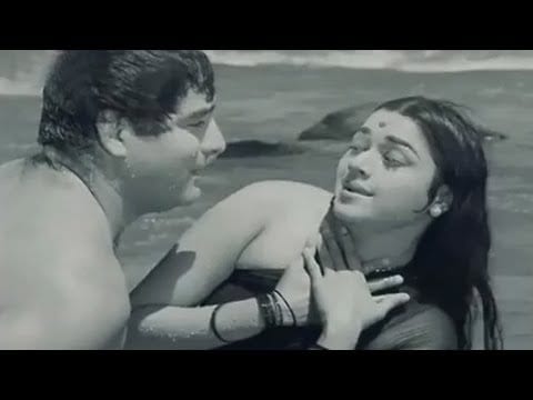 Ye Kaun Hai Jiske Aane Se Lyrics Lyrics