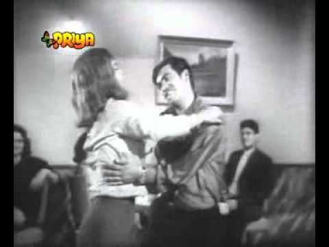 Le Le Haath Se Chala Lyrics Lyrics