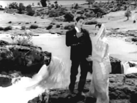 Raah Bani Khud Manzil Lyrics Lyrics