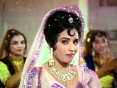 Lo Saaf Bata Dete Hai Tumhe Lyrics Lyrics